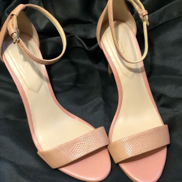 Ladies Heels - Picture 2 of 4